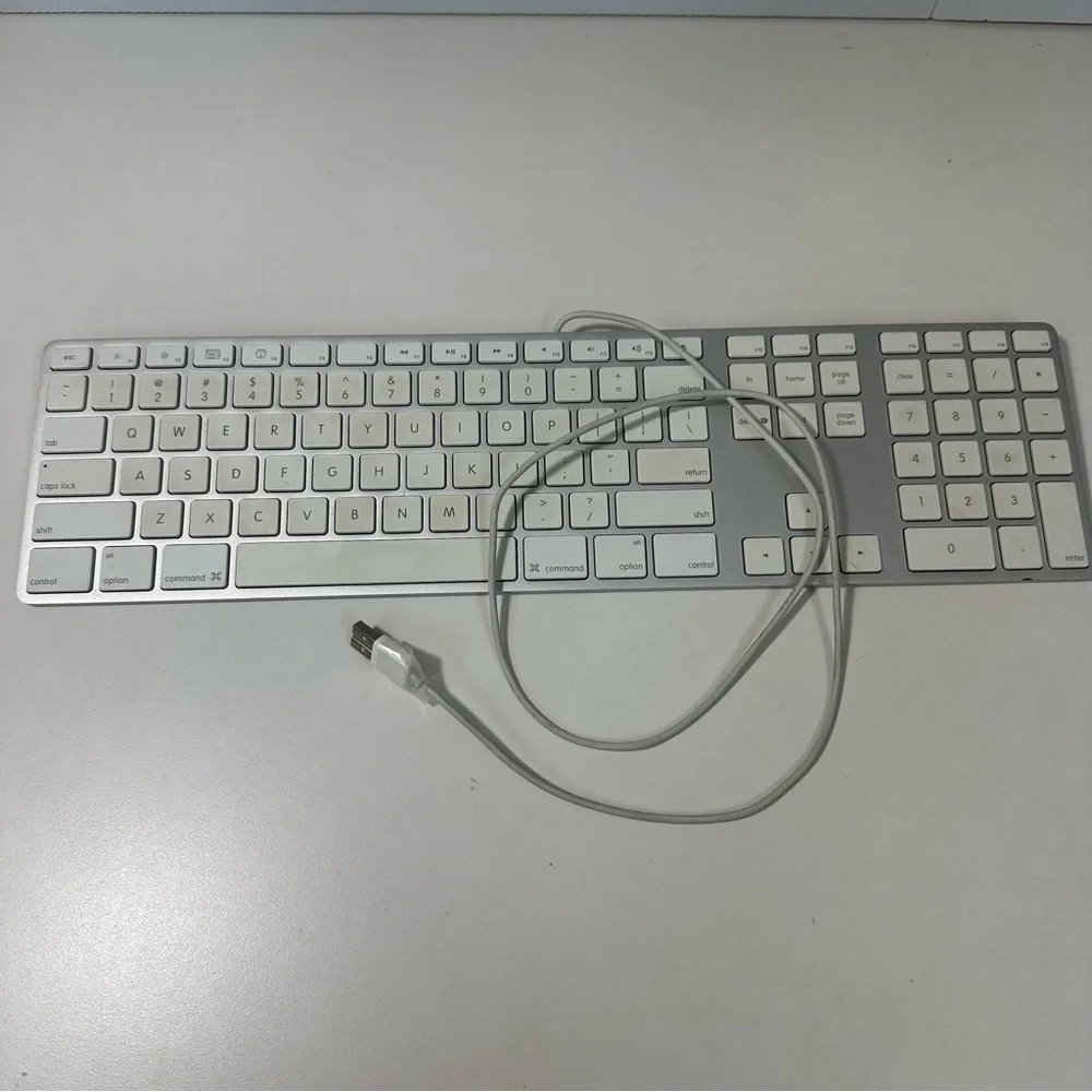 Apple hardwired keyboard number A1243 EMC #2171 Works!